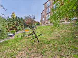 COMMUNAL GARDEN- click for photo gallery